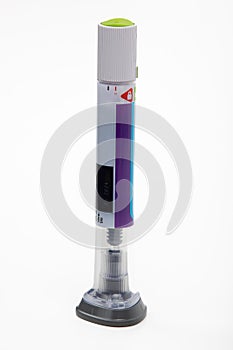 Seven-Day Dosis Pen of Dulaglutide for Type 2 Diabetes Treatment on White Background photo