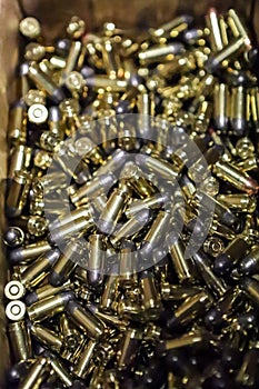 Several ammunition (projectiles) with the calibration 40 lined up