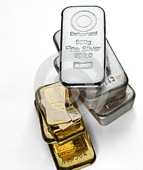 Several gold and silver bars of different weight are isolated on a white background.