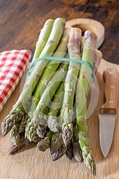 Several raw green asparagus