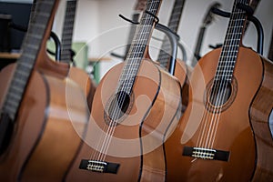 Several Spanish guitars, in a course to learn to play the Spanish guitar