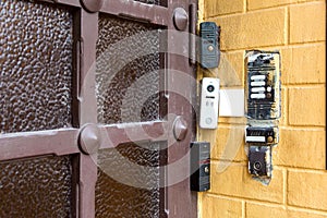 Several types of different intercoms and electronic locks on a chip or card.