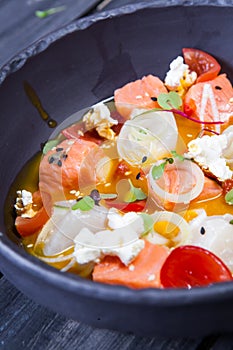 Sevice with salmon and mango