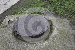 Sewer hatch with metal lid