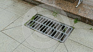 Sewer manhole for a well, for collecting wastewater