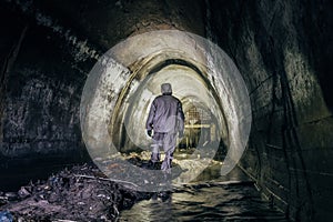 Fogna lavoratore chimico protettivo impostato metropolitana fogna 