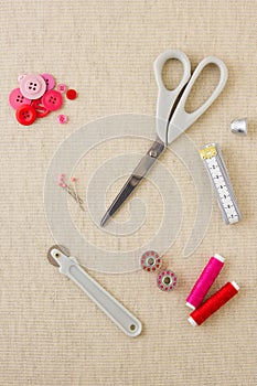 Sewing accessories in red and pink tones