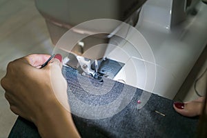 Sewing machine sew women's hands sewing machine