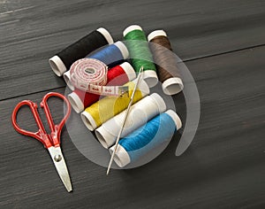 Sewing needle and colored spool yarns, multicolored spool yarns, sewing and sewing needles, scissors and scissors, tailoring mater