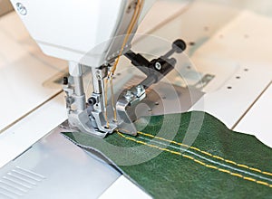 Sewing process in the phase of overstitching