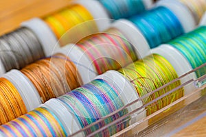 Sewing threads of different colors in skeins