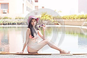 Sexy look, Fashion outdoor photo of sexy woman relaxing poolside