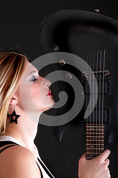 profil face girl and Guitar Woman