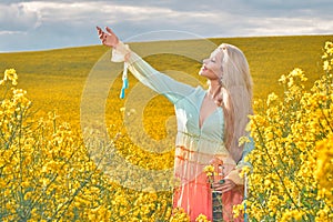 Sexy woman in the field with a guitar. concept freedom, inspiration, relaxation