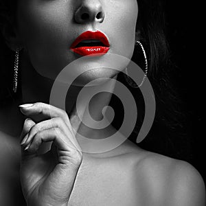 Una donna labbra. bianco e nero ritratto 