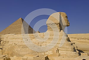 Sfinks and pyramid in Giza