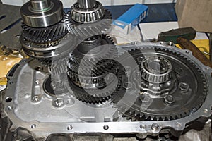 Shafts and main gear of a manual transmission