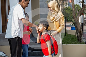 Shake hand to parent before going to school