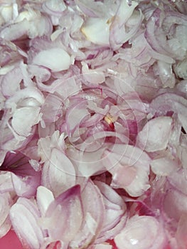 Shallots that have been sliced ??clean and ready to be consumed photo