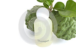 Shampoo made from bergamot helps inhibit hair loss, build strong hair roots, say goodbye to dandruff and itching. photo