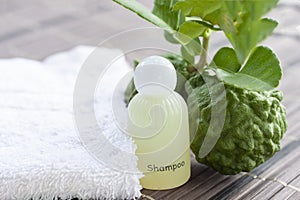 Shampoo made from bergamot helps inhibit hair loss, build strong hair roots. photo