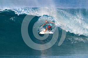 Shane Dorian Surfing in the Pipeline Masters