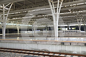 Shanghai Hongqiao Railway station photo