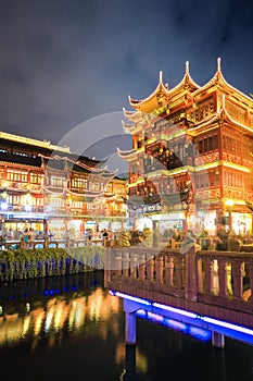 Shanghai yuyuan at night