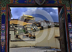 Shangri-La - Songzanlin temple photo