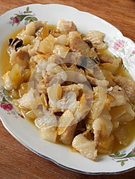Shantou xian cai stir-fry pork belly