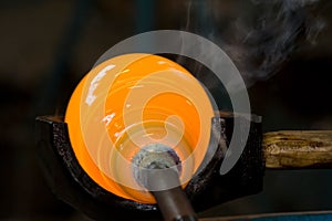 Shaping a melted glass bubble