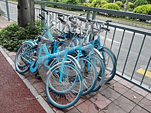 Shared bikes were thrown to the ground