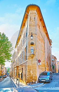 The sharp house corner with wall sculpture of Our Lady Oratoire Vierge a l`Enfant, Aix-en-Provence, France