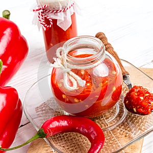 Sharp tomatoes paste