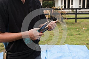 Shearer checks sharpness of the blades