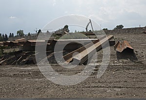 sheet piling retaining wall in hydraulic engineering
