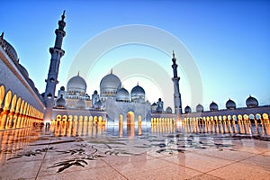 Sheikh Zayed Grand Mosque in Abu Dhabi at Dusk