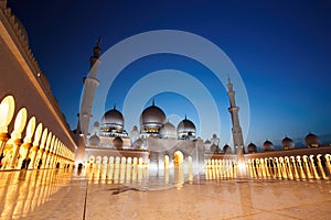 Sheikh Zayed Grand Mosque in Abu Dhabi at Dusk