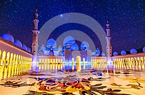 Sheikh Zayed Grand Mosque in Abu Dhabi, UAE at night