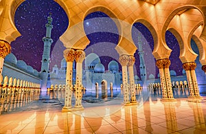 Sheikh Zayed Grand Mosque in Abu Dhabi, UAE at night