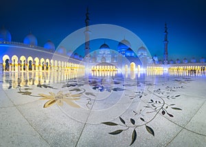 Sheikh Zayed Grand Mosque at dusk, Abu-Dhabi, UAE