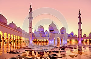 Sheikh Zayed Grand Mosque at dusk in Abu Dhabi, UAE