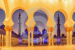 Sheikh Zayed Grand Mosque at dusk in Abu Dhabi, UAE