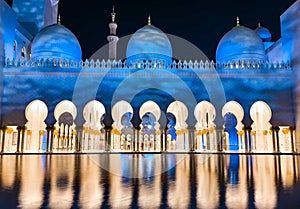 The Sheikh Zayed Grand Mosque at night, in Abu Dhabi, United Arab Emirates