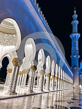 The Sheikh Zayed Grand Mosque at night, in Abu Dhabi, United Arab Emirates