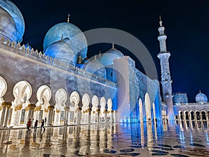 The Sheikh Zayed Grand Mosque at night, in Abu Dhabi, United Arab Emirates