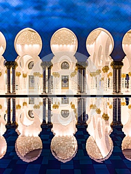 The Sheikh Zayed Grand Mosque at night, in Abu Dhabi, United Arab Emirates