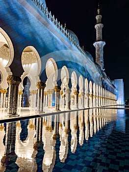 The Sheikh Zayed Grand Mosque at night, in Abu Dhabi, United Arab Emirates