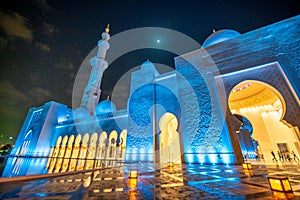Sheikh Zayed Grand Mosque at night, exterior view, Abu Dhabi - UAE