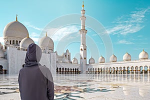 Sheikh zayed mosque courtyard